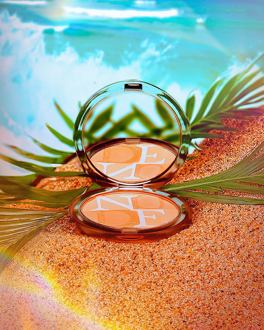 Bronzer compact, product photography